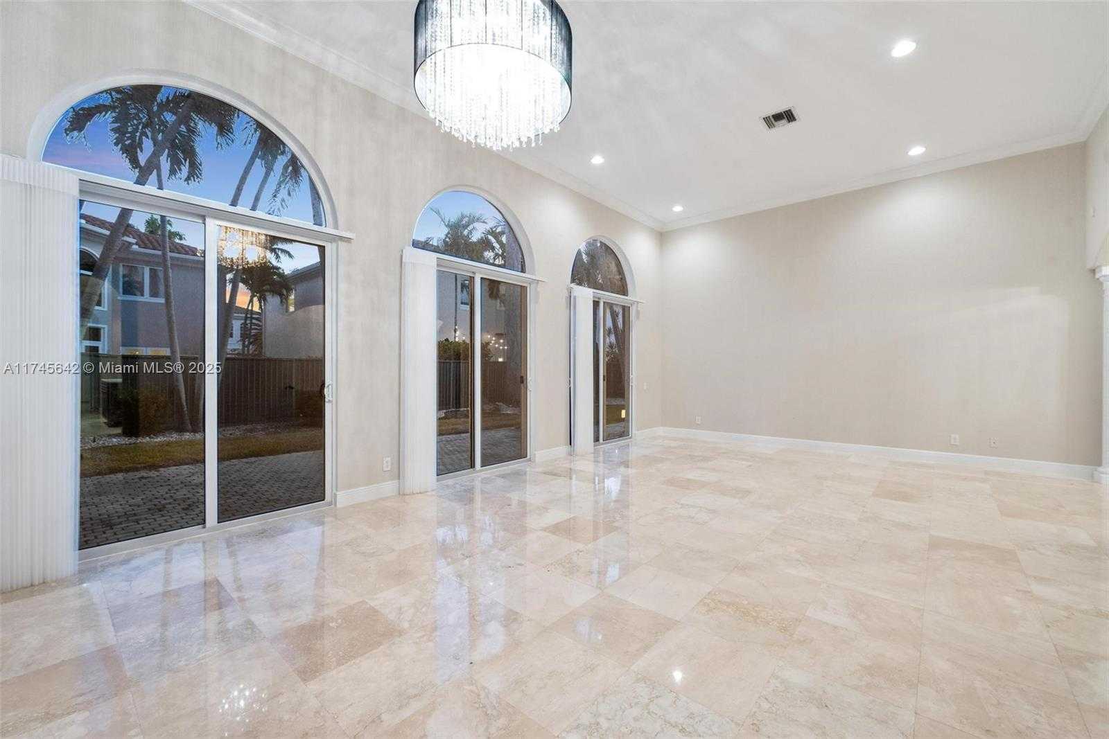 Small Image of 920 CAPTIVA DR, Hollywood Number 16