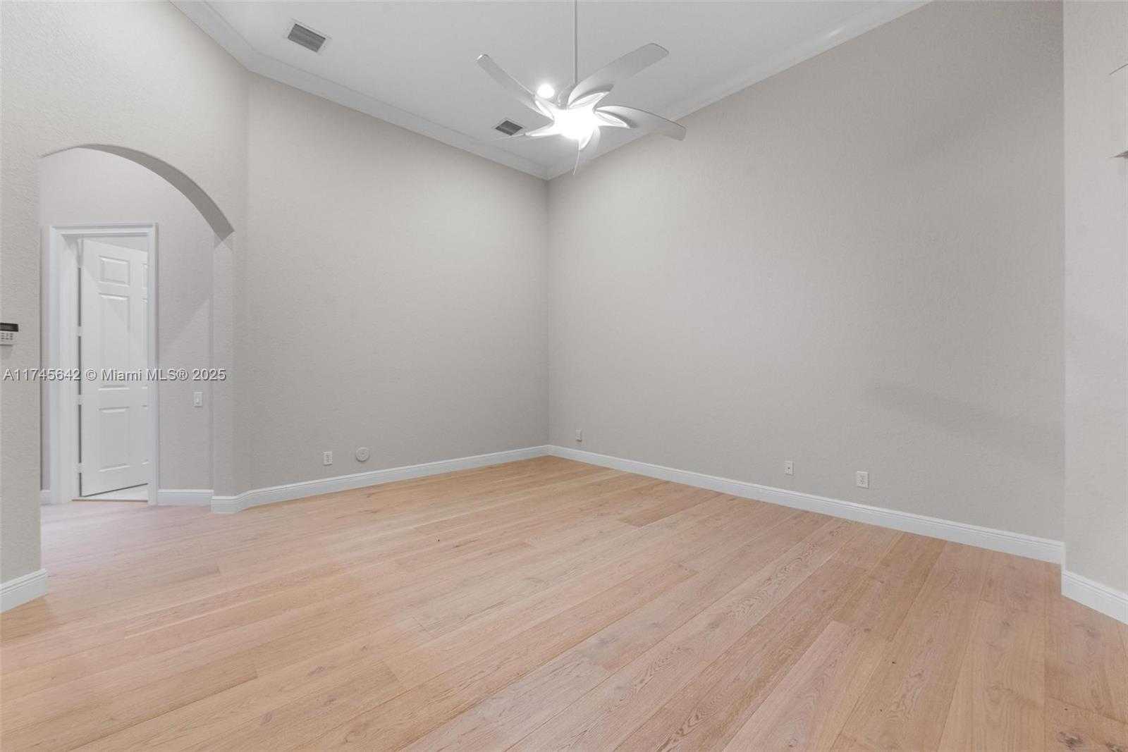 Small Image of 920 CAPTIVA DR, Hollywood Number 22
