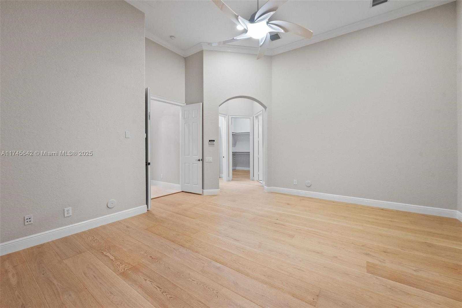 Small Image of 920 CAPTIVA DR, Hollywood Number 23