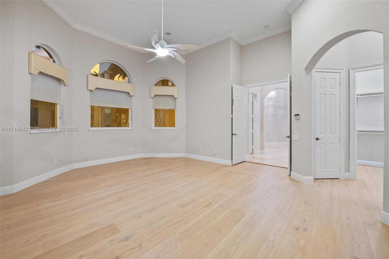 Small Image of 920 CAPTIVA DR, Hollywood Number 24