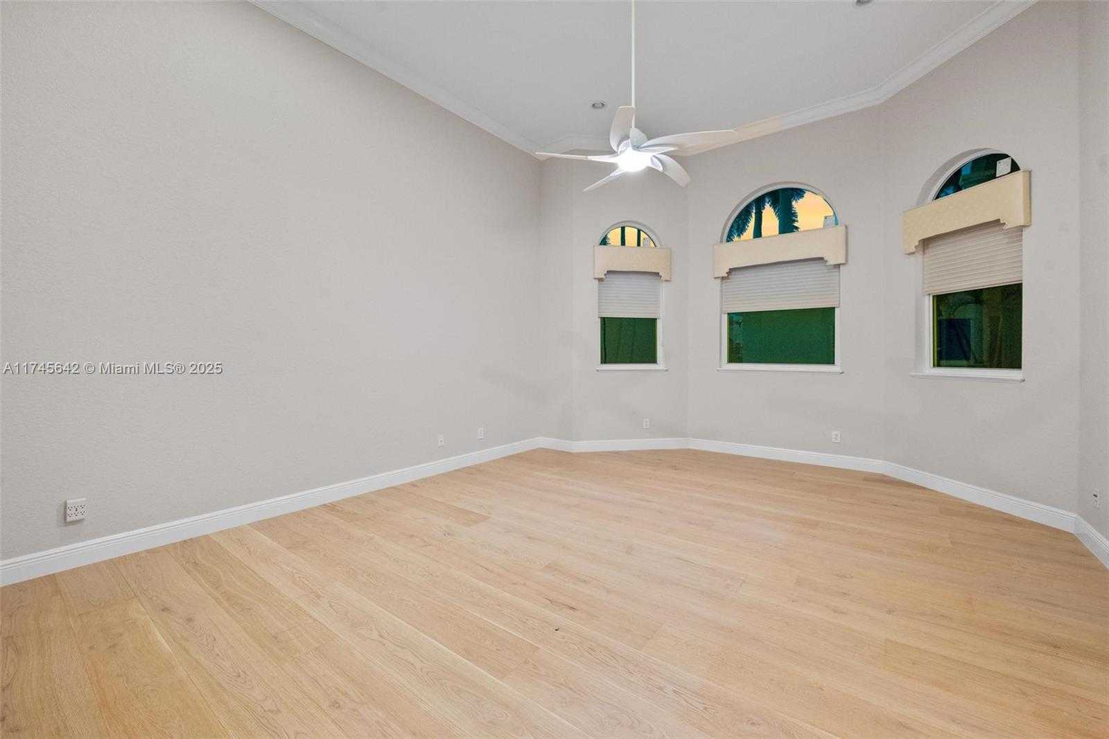 Small Image of 920 CAPTIVA DR, Hollywood Number 25