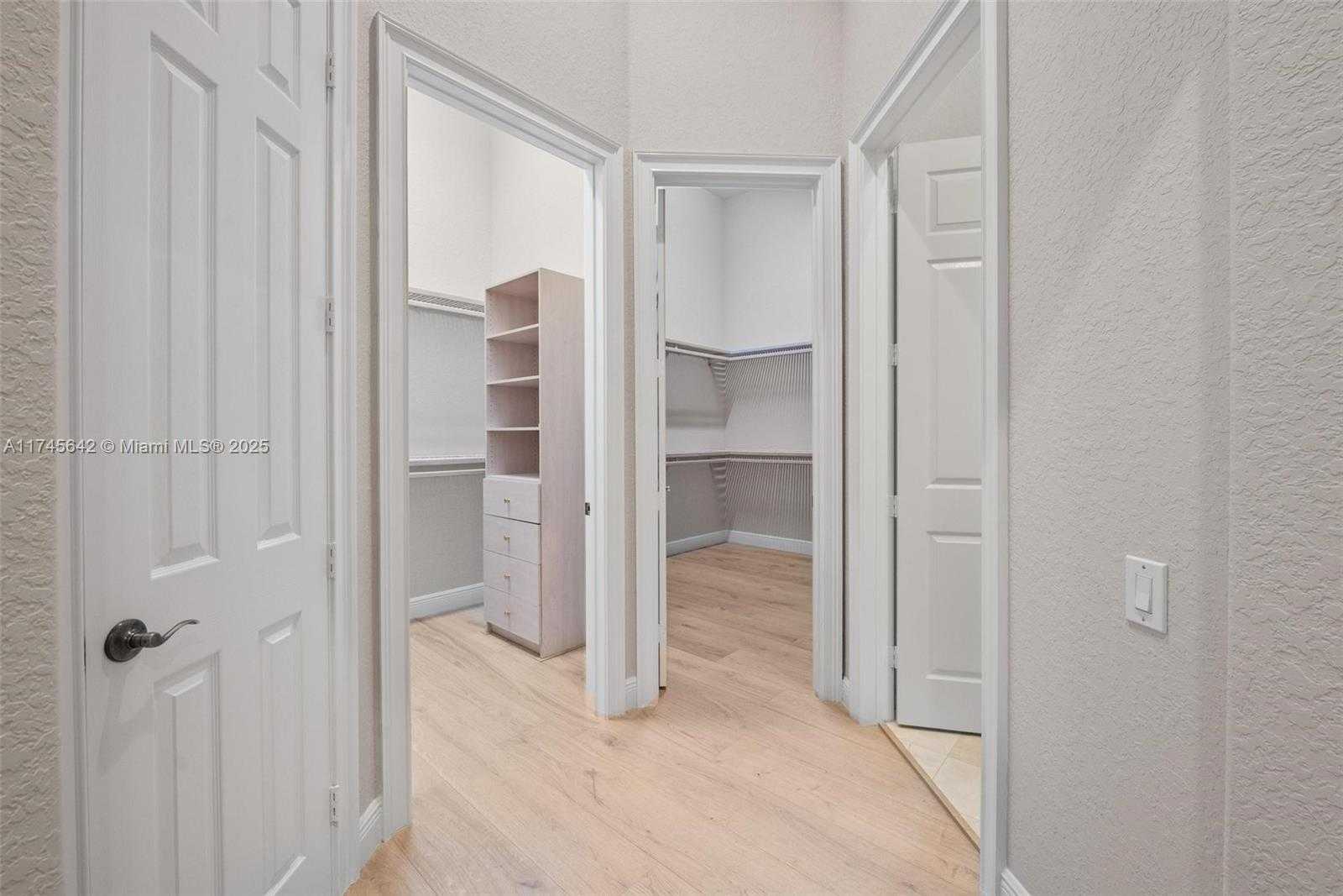 Small Image of 920 CAPTIVA DR, Hollywood Number 26