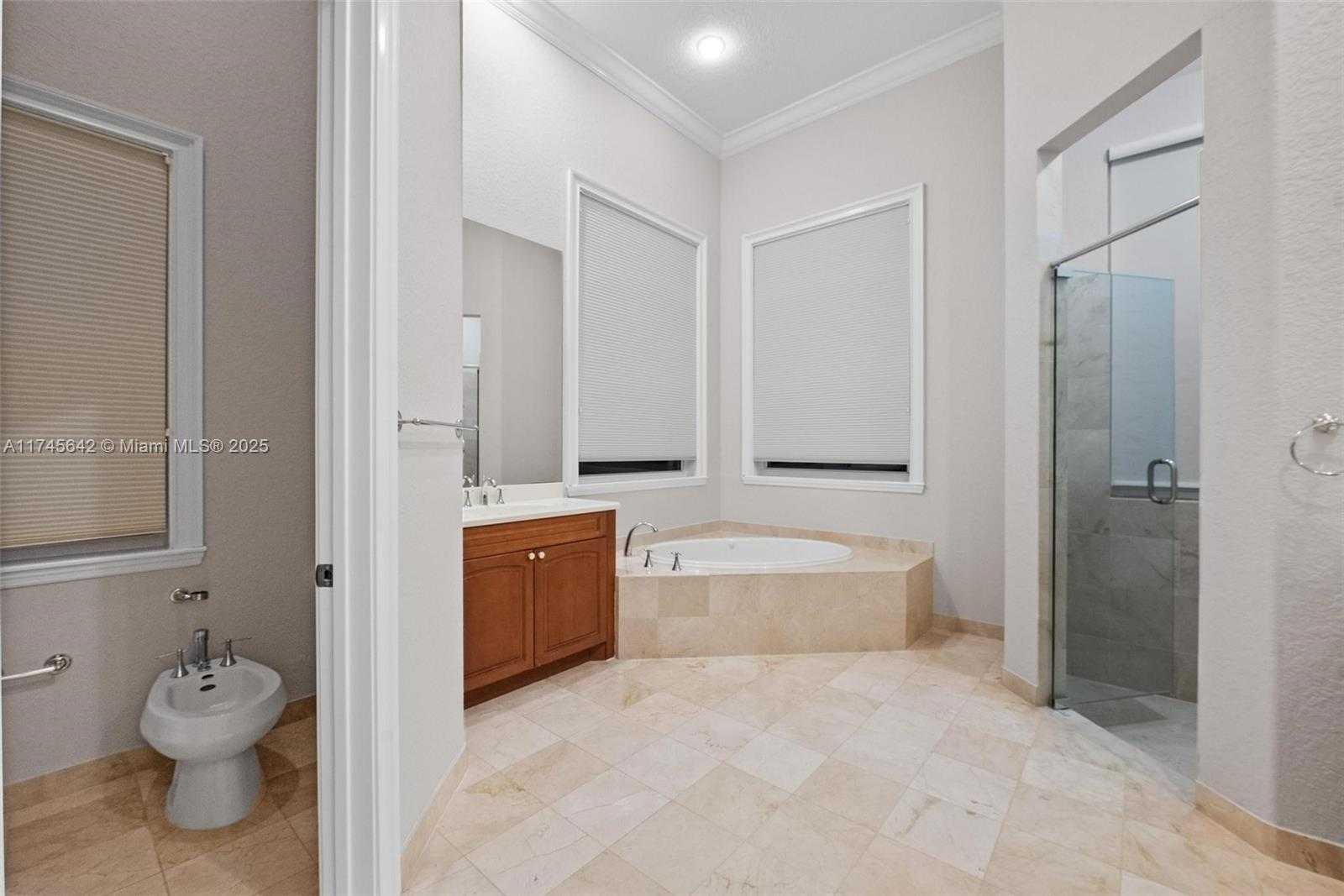 Small Image of 920 CAPTIVA DR, Hollywood Number 29