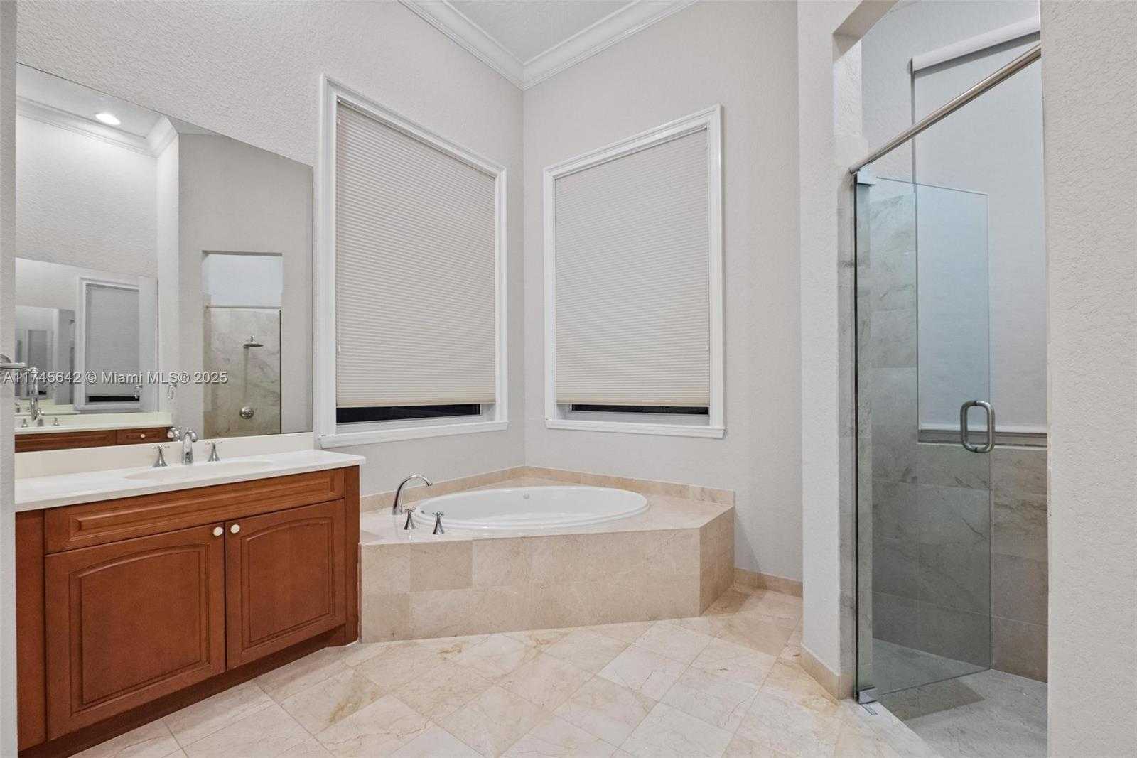 Small Image of 920 CAPTIVA DR, Hollywood Number 31