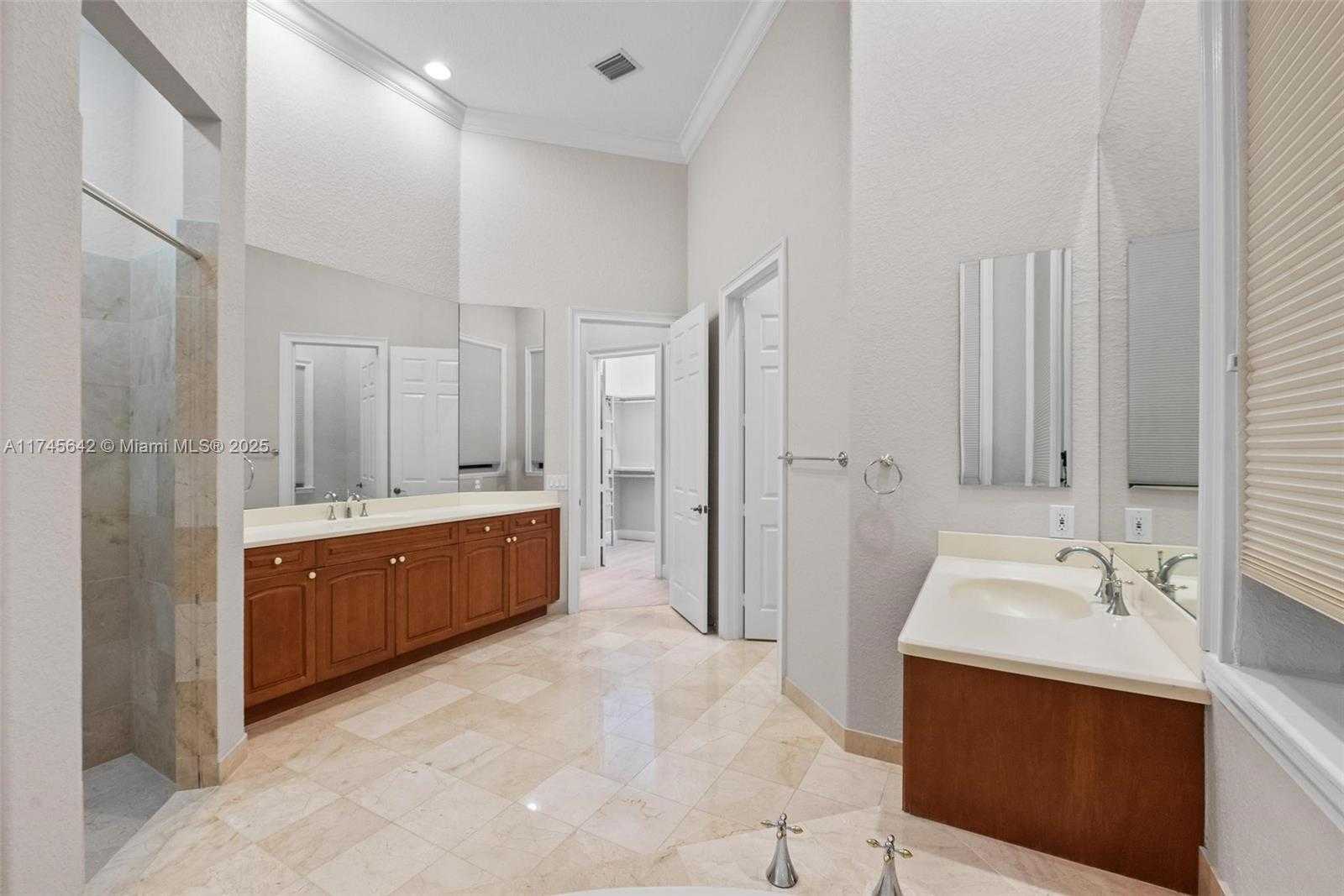 Small Image of 920 CAPTIVA DR, Hollywood Number 32