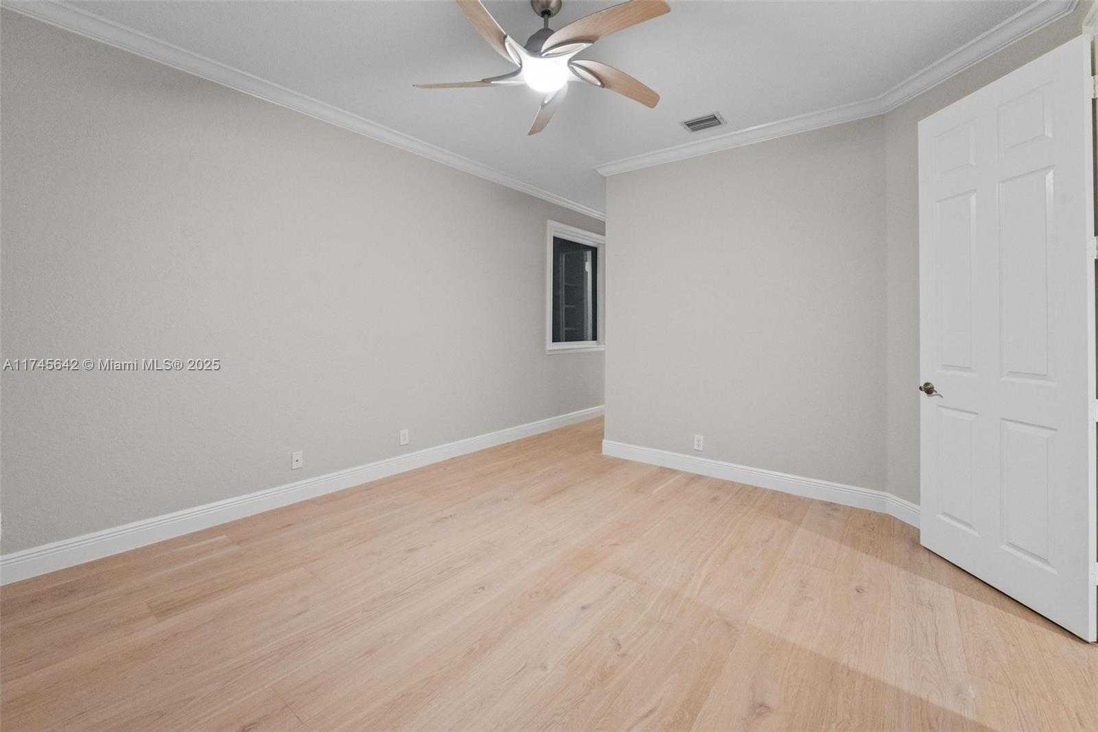 Small Image of 920 CAPTIVA DR, Hollywood Number 39