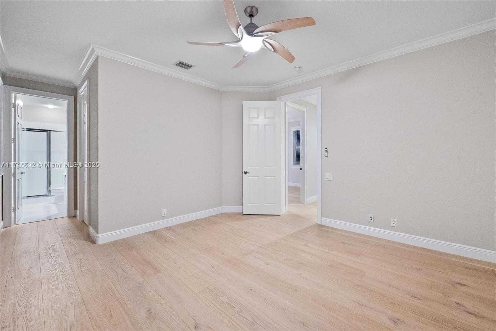 Small Image of 920 CAPTIVA DR, Hollywood Number 40