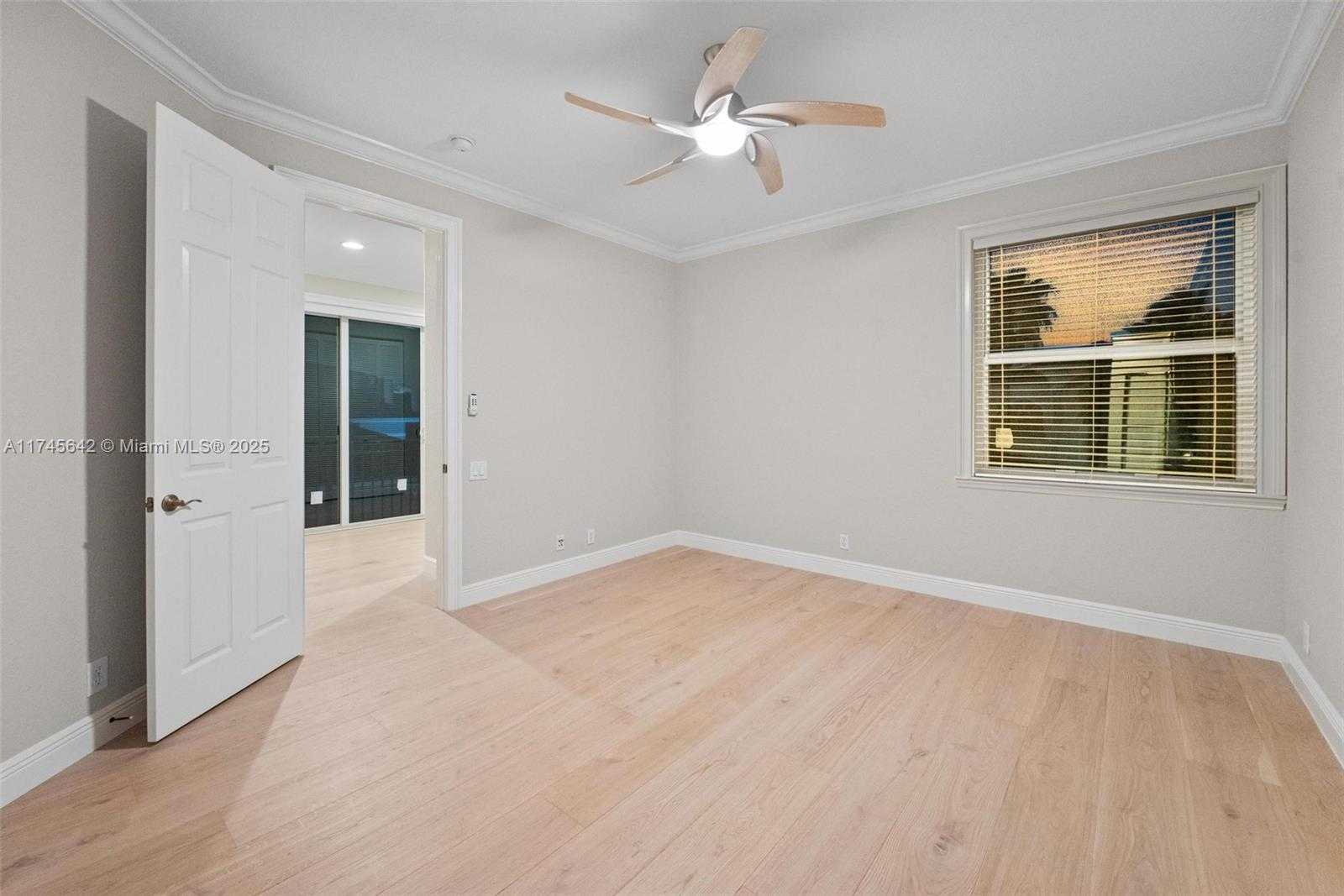 Small Image of 920 CAPTIVA DR, Hollywood Number 41