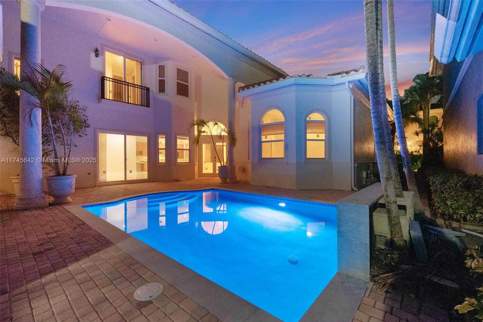 Small Image of 920 CAPTIVA DR, Hollywood Number 45