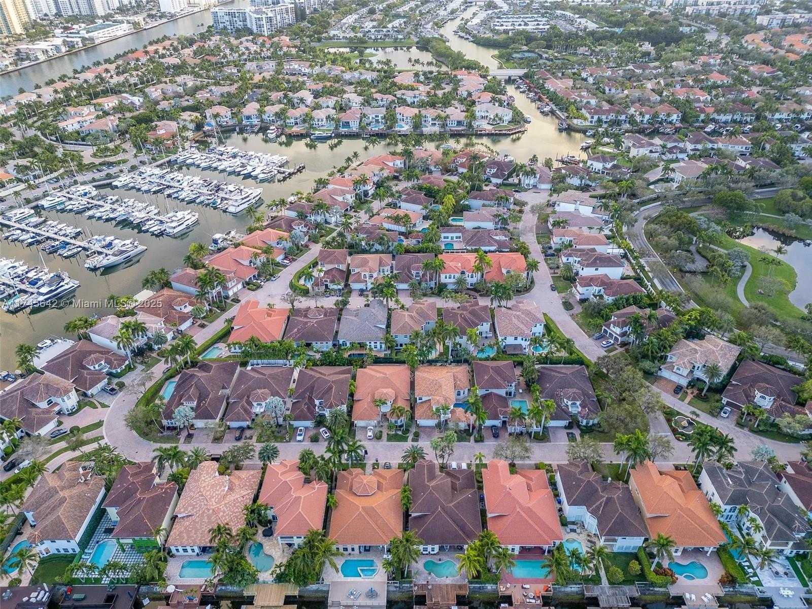 Small Image of 920 CAPTIVA DR, Hollywood Number 46