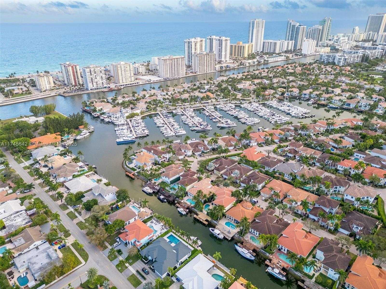 Small Image of 920 CAPTIVA DR, Hollywood Number 47