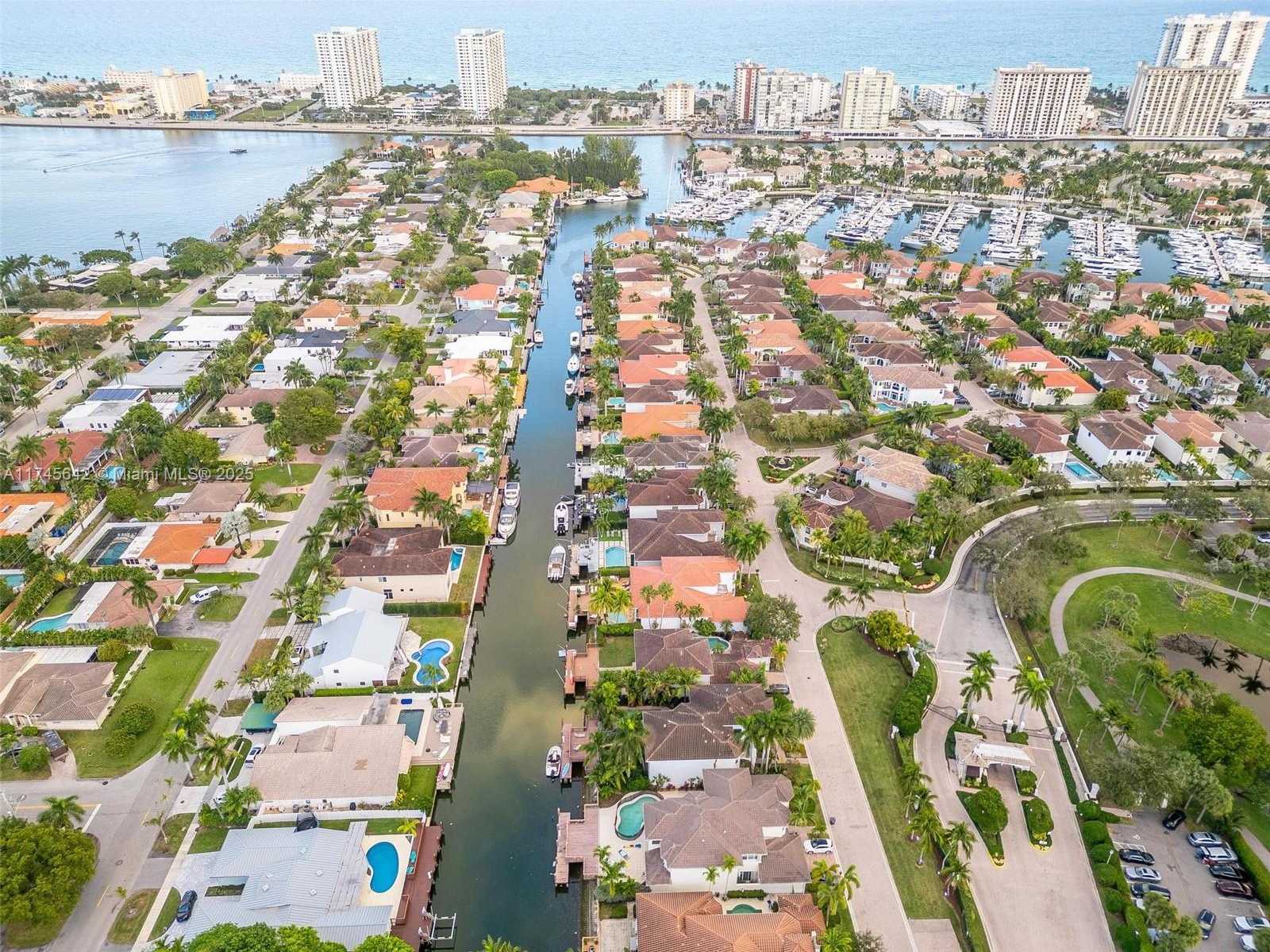 Small Image of 920 CAPTIVA DR, Hollywood Number 48