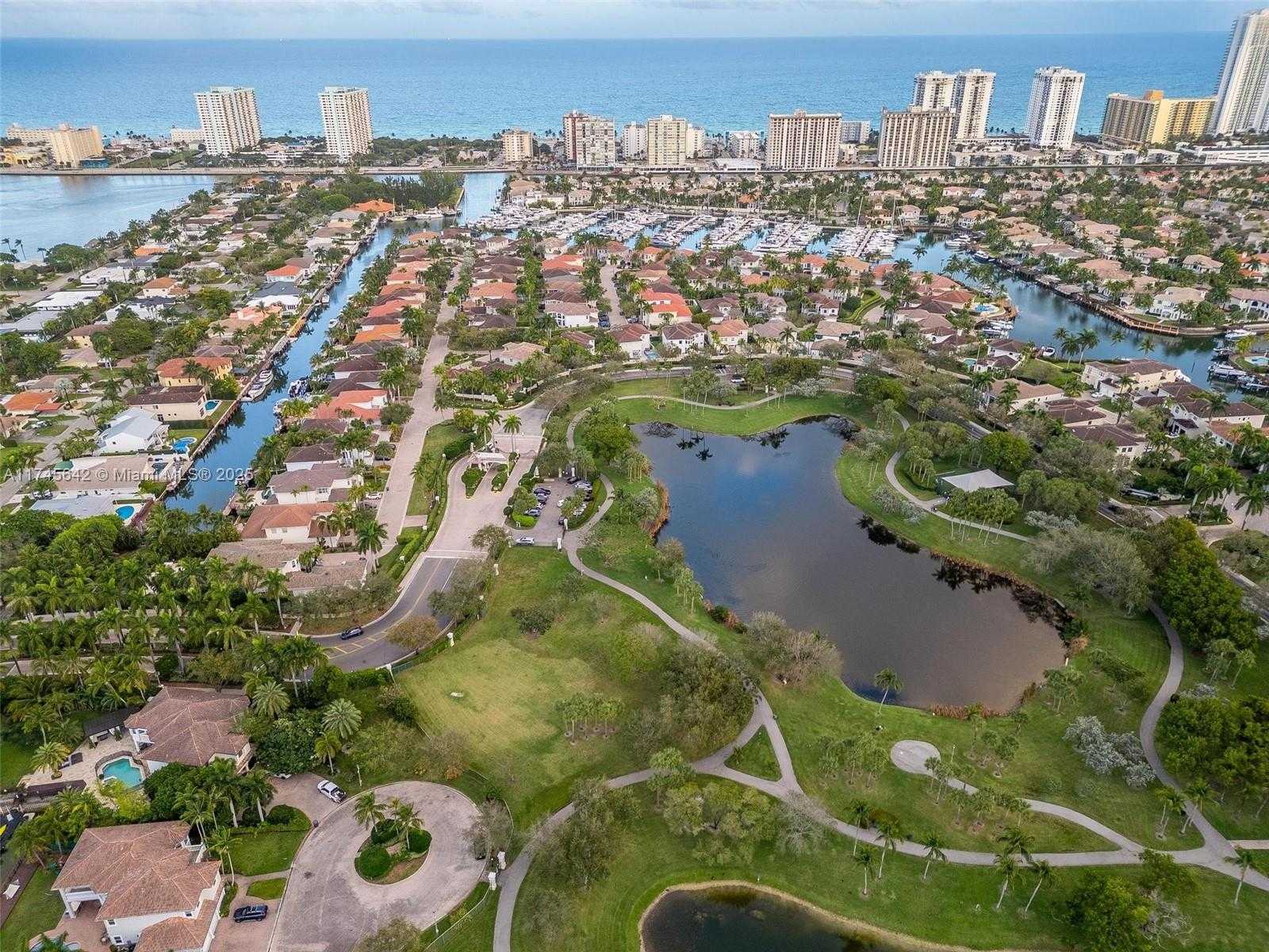 Small Image of 920 CAPTIVA DR, Hollywood Number 49
