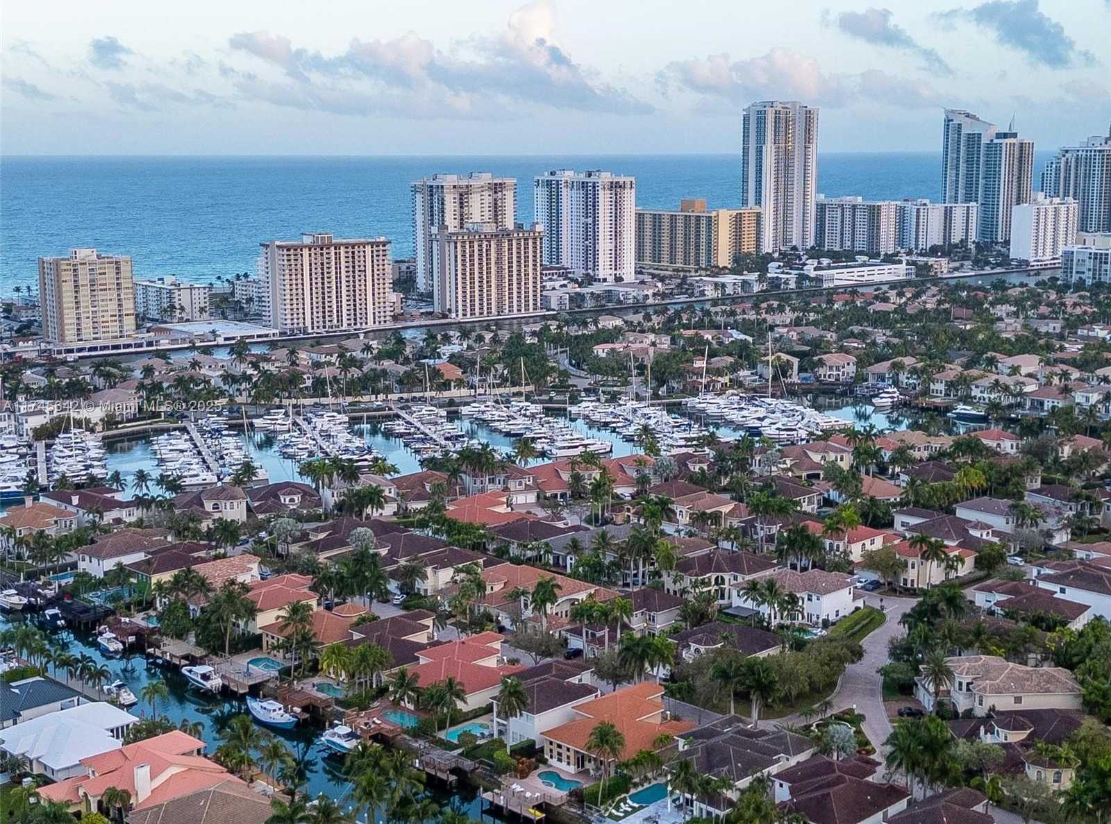 Small Image of 920 CAPTIVA DR, Hollywood Number 54