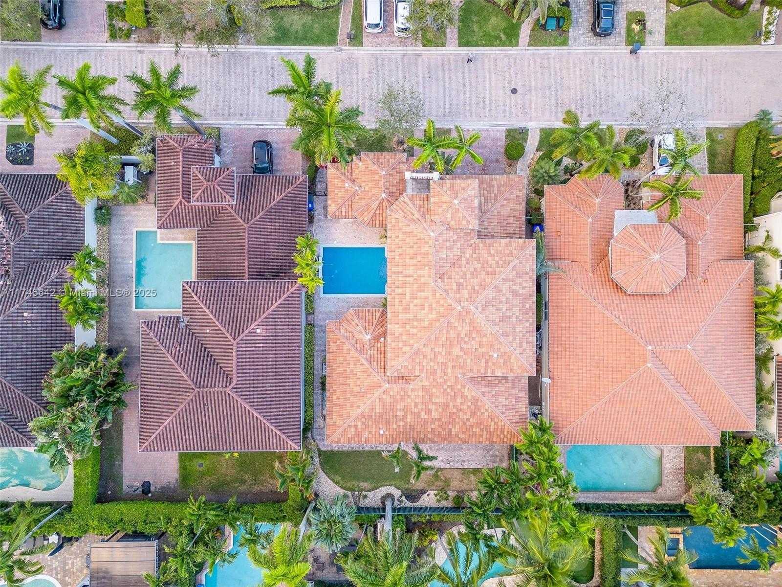Small Image of 920 CAPTIVA DR, Hollywood Number 56