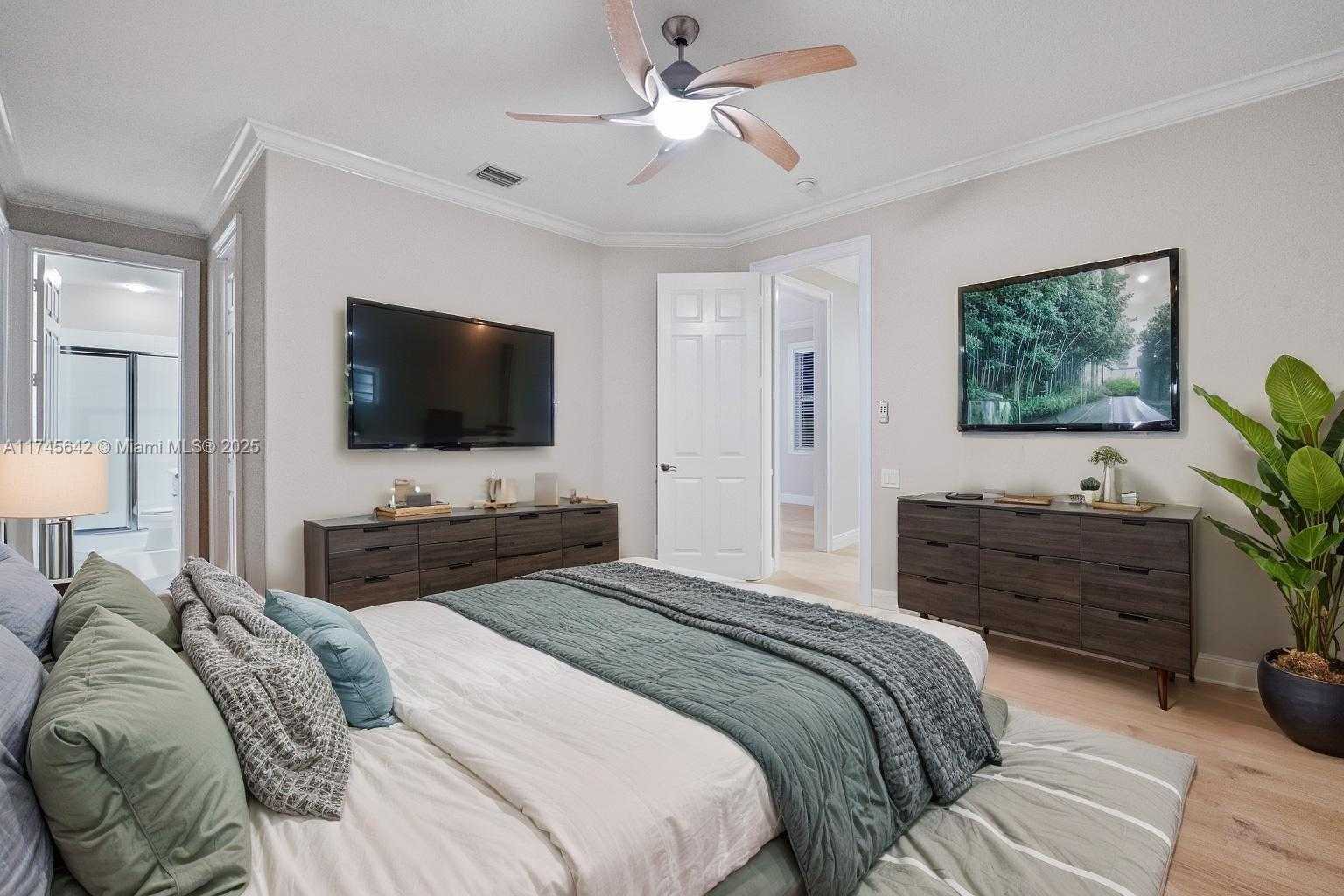 Small Image of 920 CAPTIVA DR, Hollywood Number 59