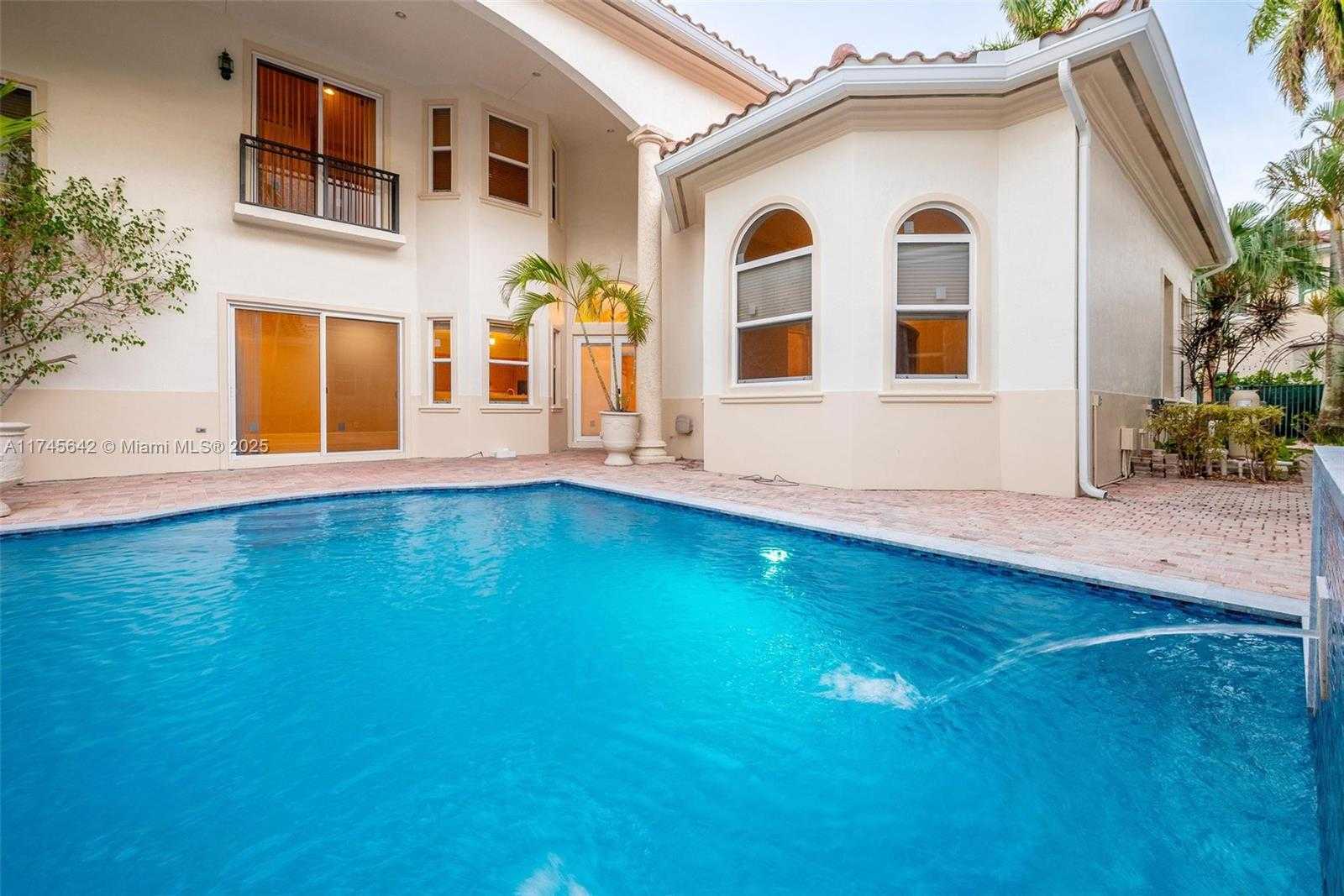 Small Image of 920 CAPTIVA DR, Hollywood Number 6