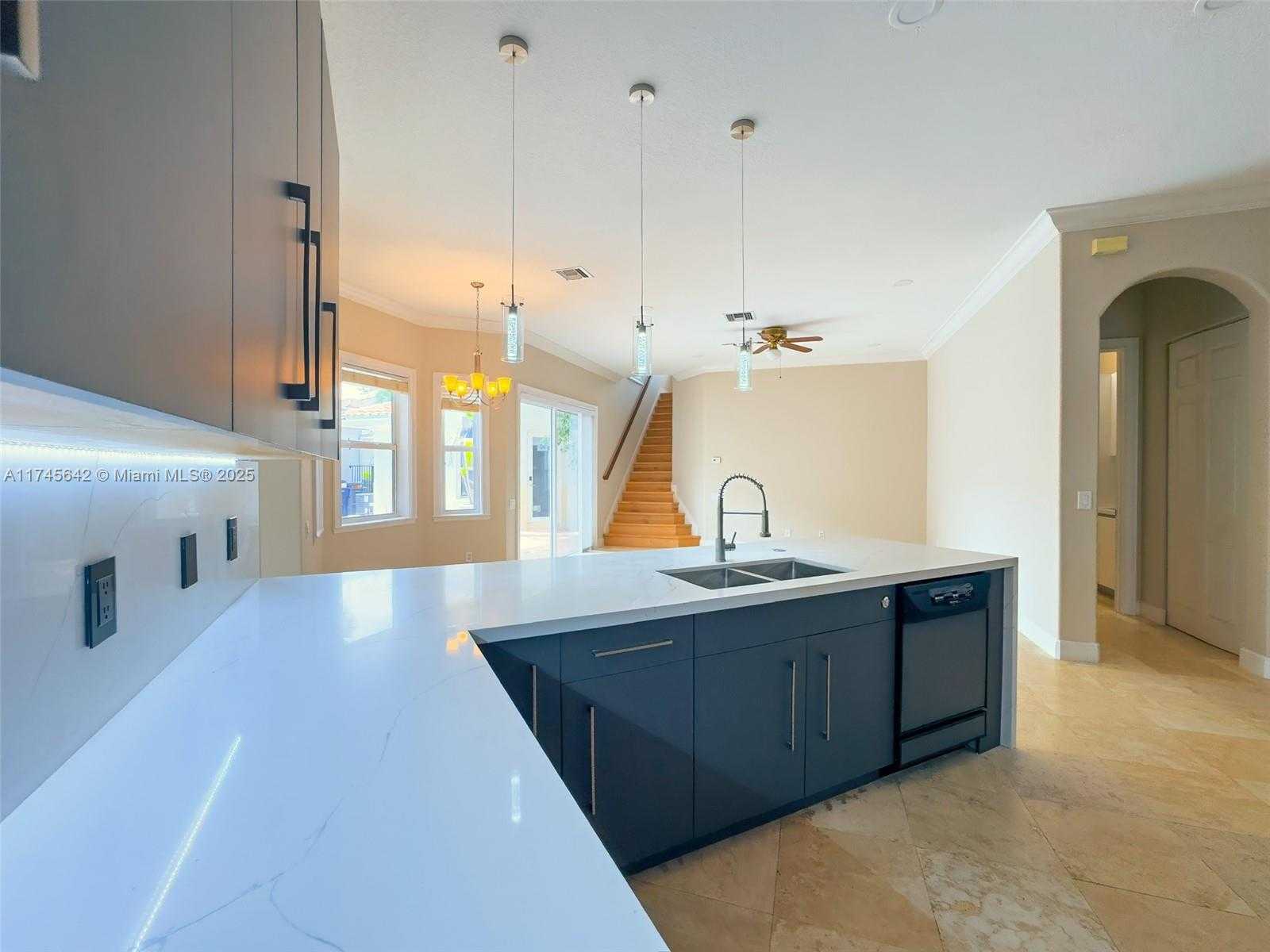 Small Image of 920 CAPTIVA DR, Hollywood Number 61
