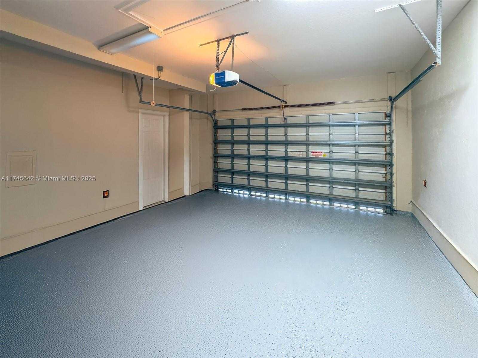 Small Image of 920 CAPTIVA DR, Hollywood Number 66