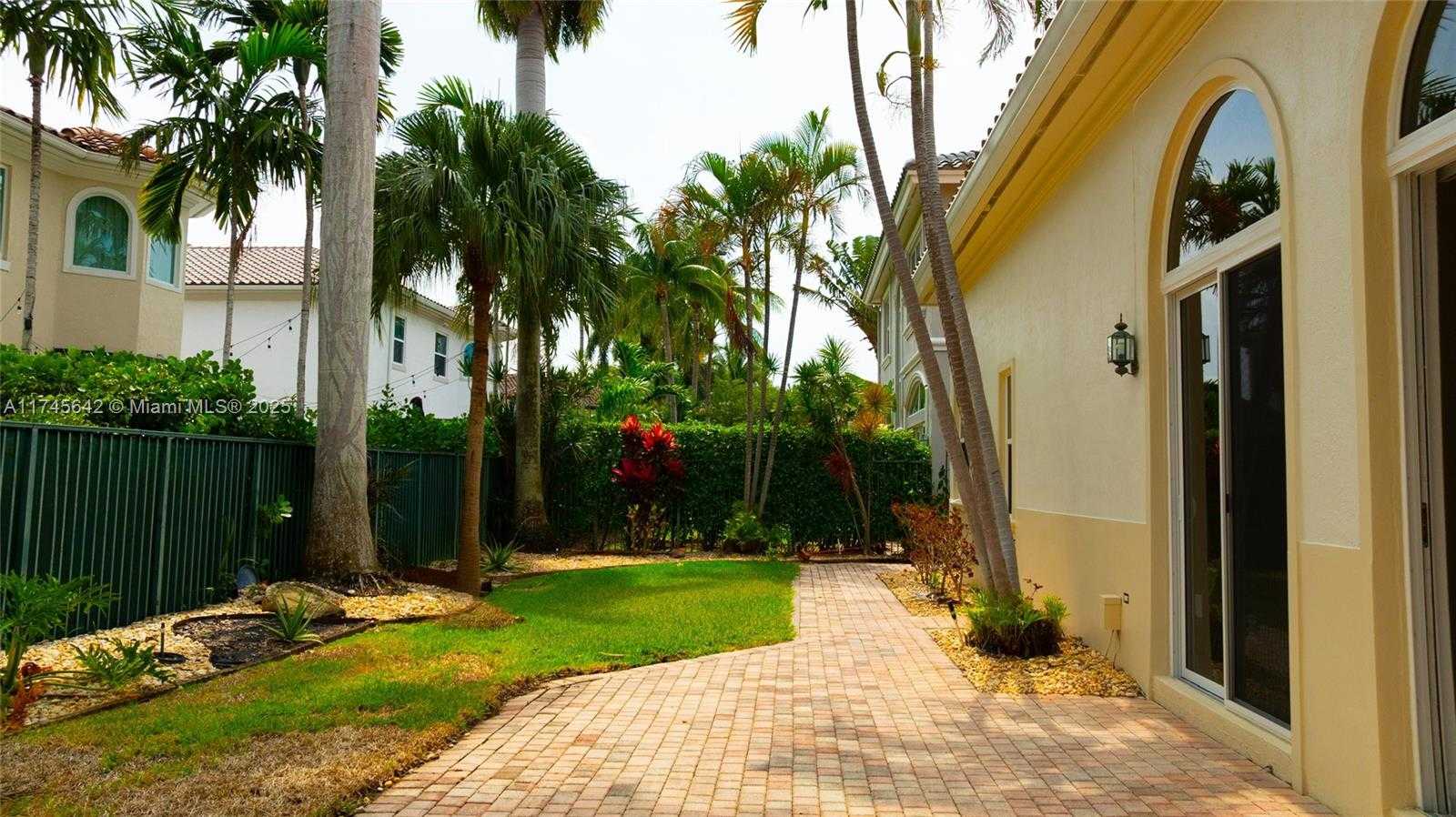 Small Image of 920 CAPTIVA DR, Hollywood Number 68