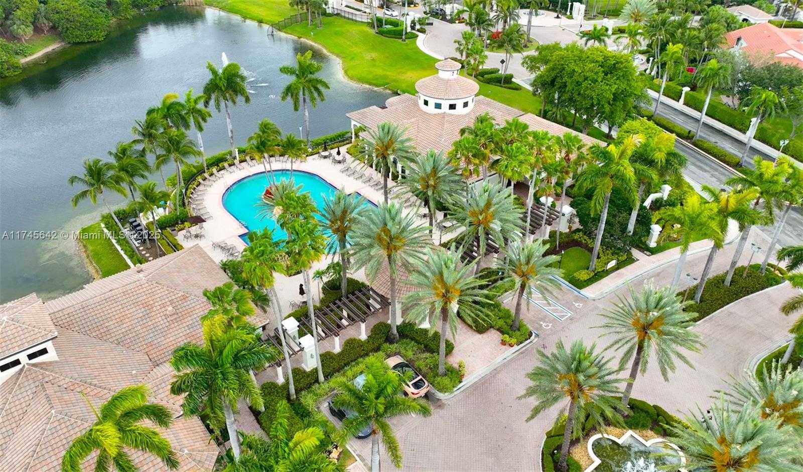 Small Image of 920 CAPTIVA DR, Hollywood Number 69