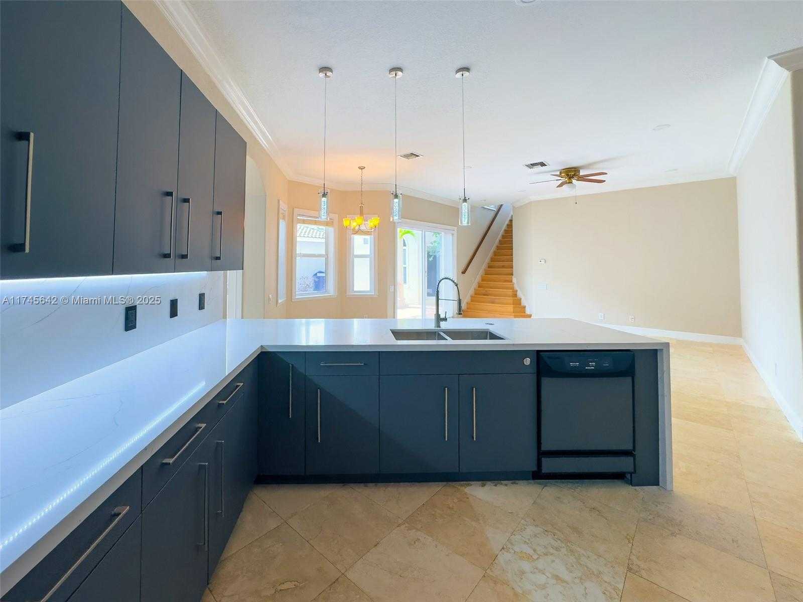 Small Image of 920 CAPTIVA DR, Hollywood Number 79
