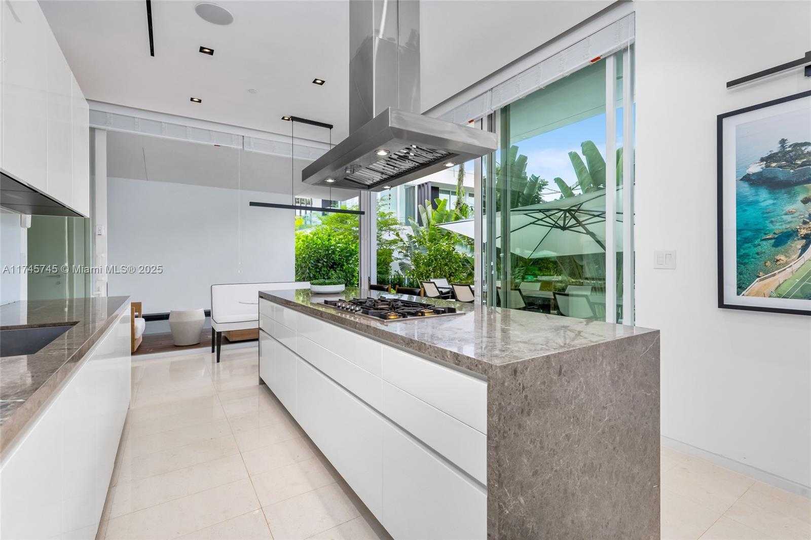 Small Image of 810 WEST 47TH CT - THE RITZ CARLTON MIAMI BEACH, Miami Beach Number 14
