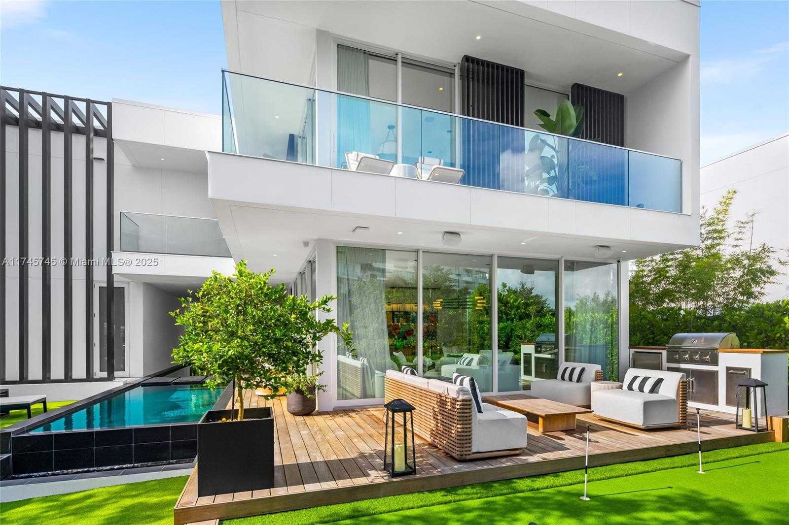 Small Image of 810 WEST 47TH CT - THE RITZ CARLTON MIAMI BEACH, Miami Beach Number 50