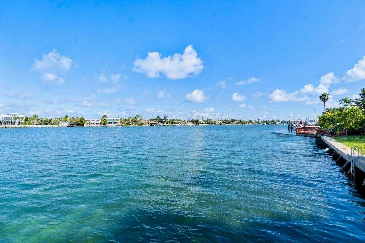 Small Image of 765 NORTH SHORE DR, Miami Beach Number 11