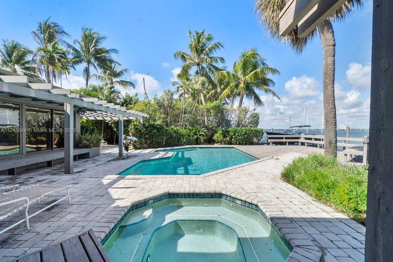 Small Image of 765 NORTH SHORE DR, Miami Beach Number 16