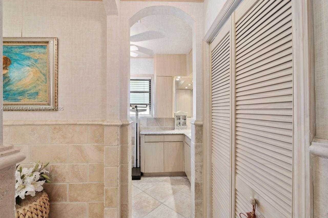 Small Image of 765 NORTH SHORE DR, Miami Beach Number 19