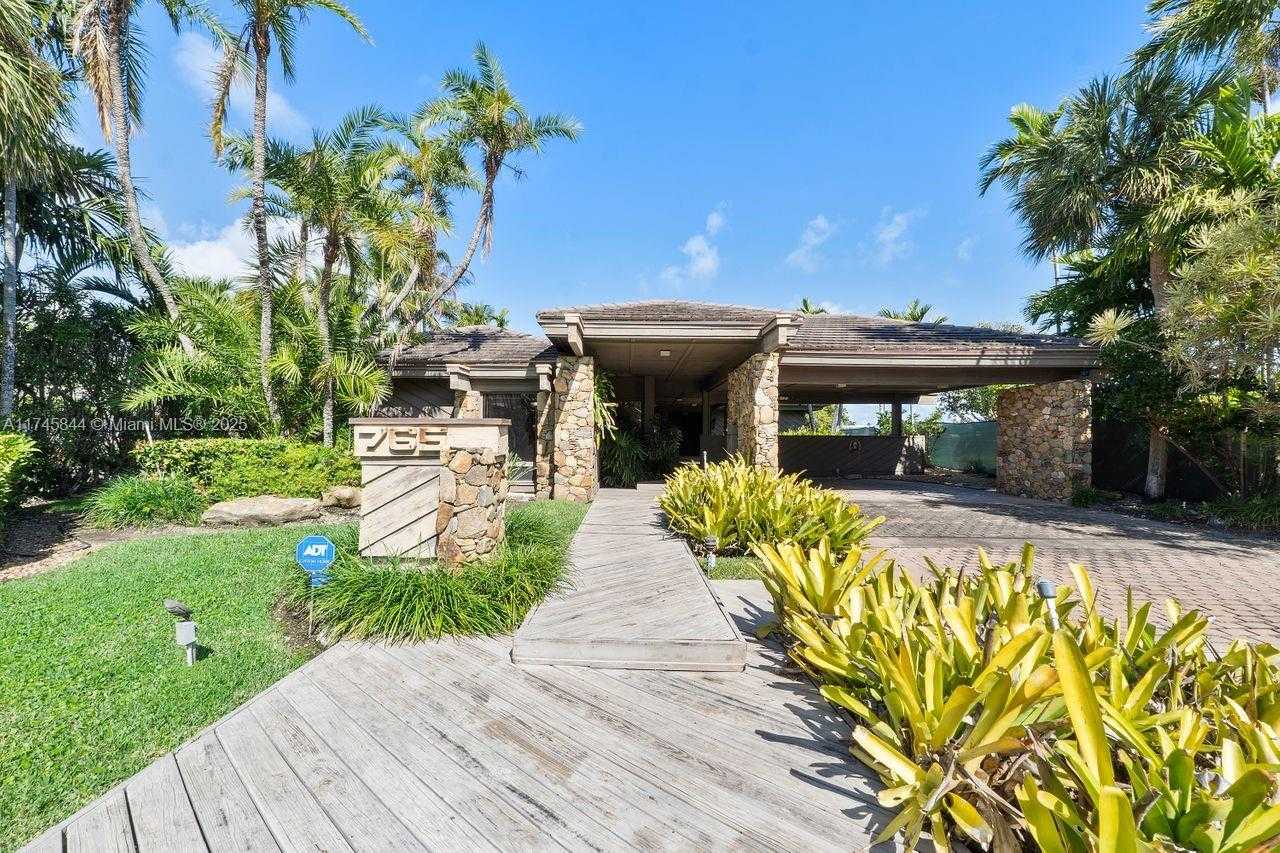 Small Image of 765 NORTH SHORE DR, Miami Beach Number 2