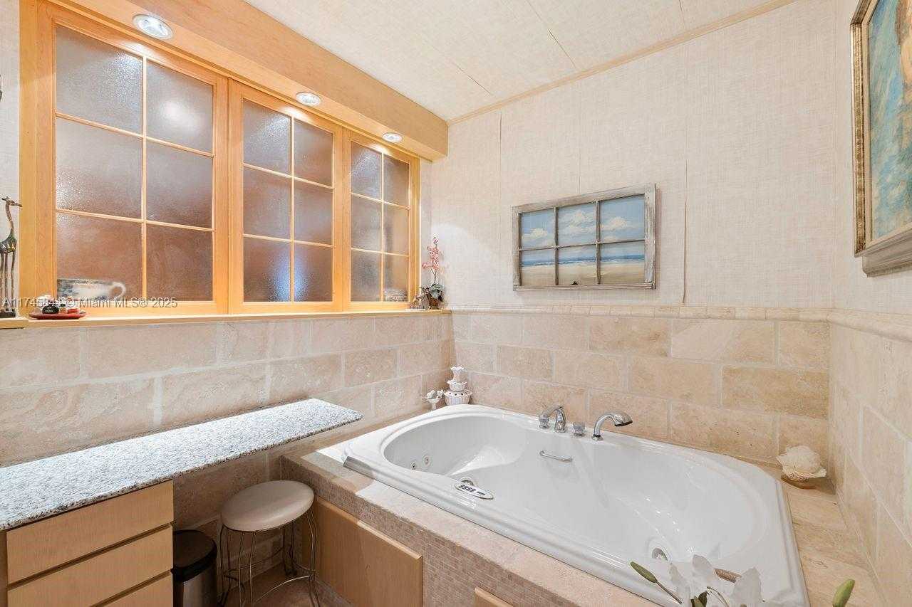 Small Image of 765 NORTH SHORE DR, Miami Beach Number 20