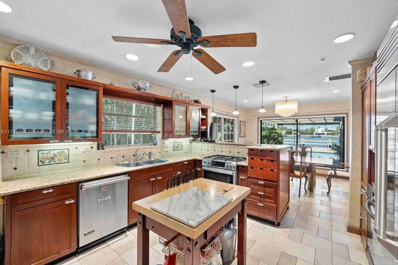 Small Image of 765 NORTH SHORE DR, Miami Beach Number 33