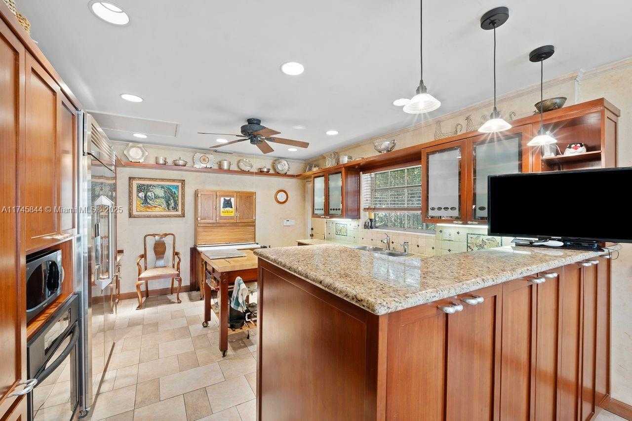 Small Image of 765 NORTH SHORE DR, Miami Beach Number 34