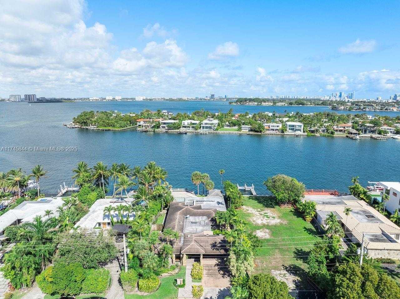 Small Image of 765 NORTH SHORE DR, Miami Beach Number 44