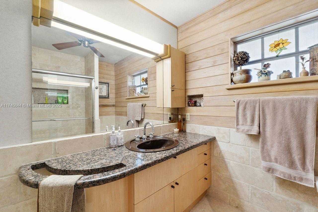 Small Image of 765 NORTH SHORE DR, Miami Beach Number 46