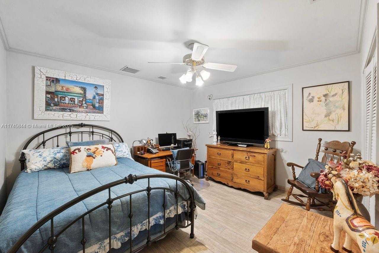 Small Image of 765 NORTH SHORE DR, Miami Beach Number 47