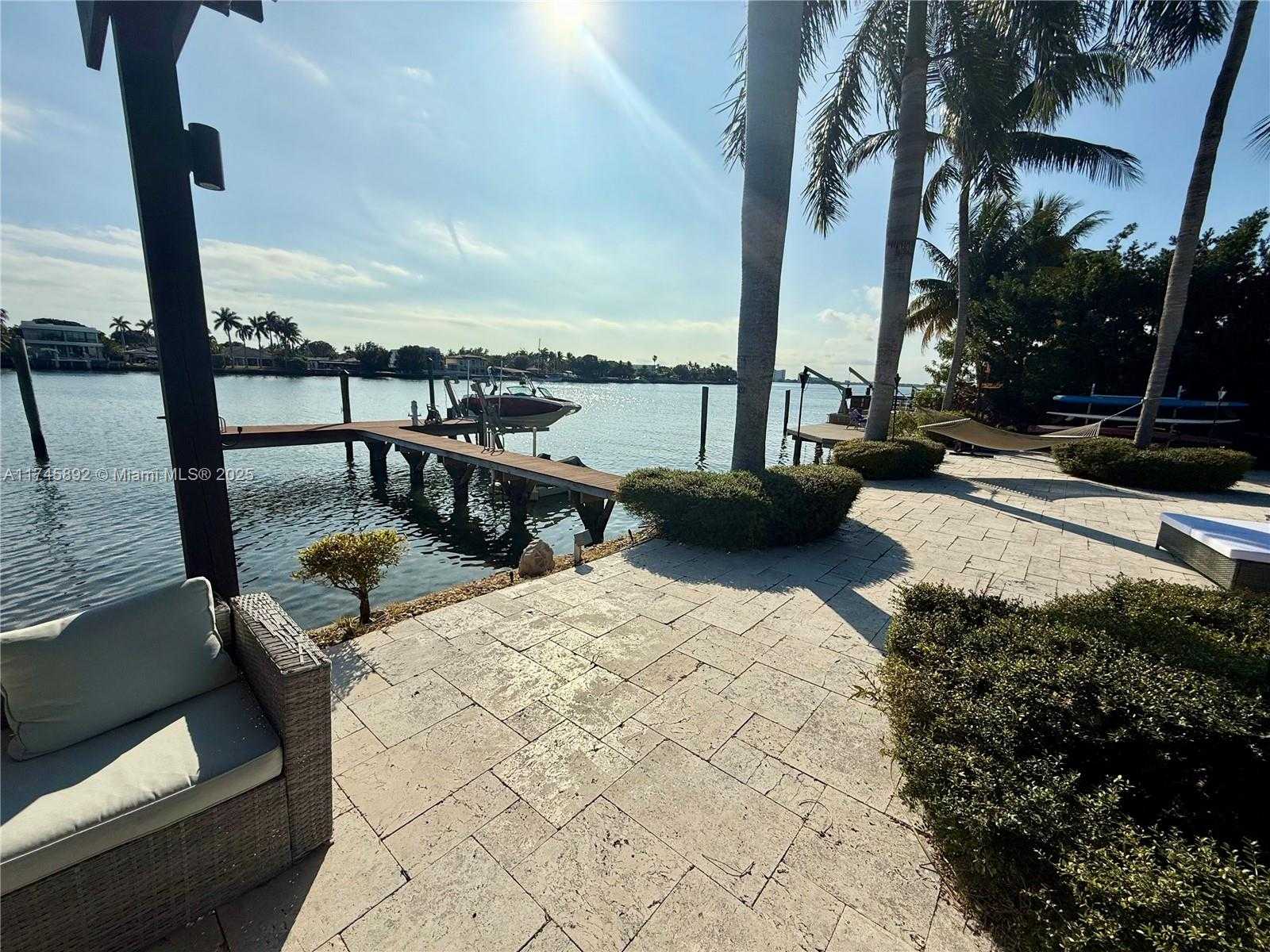 Small Image of 1670 DAYTONIA RD, Miami Beach Number 10