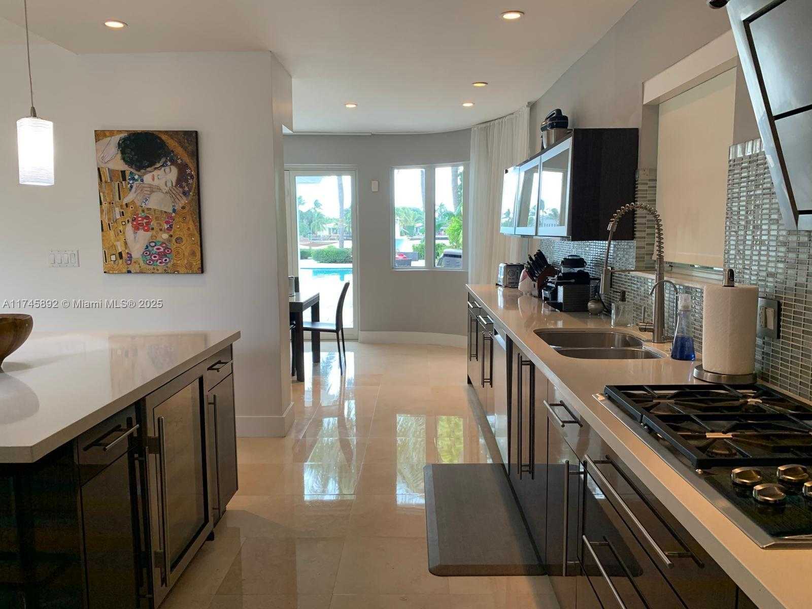 Small Image of 1670 DAYTONIA RD, Miami Beach Number 18