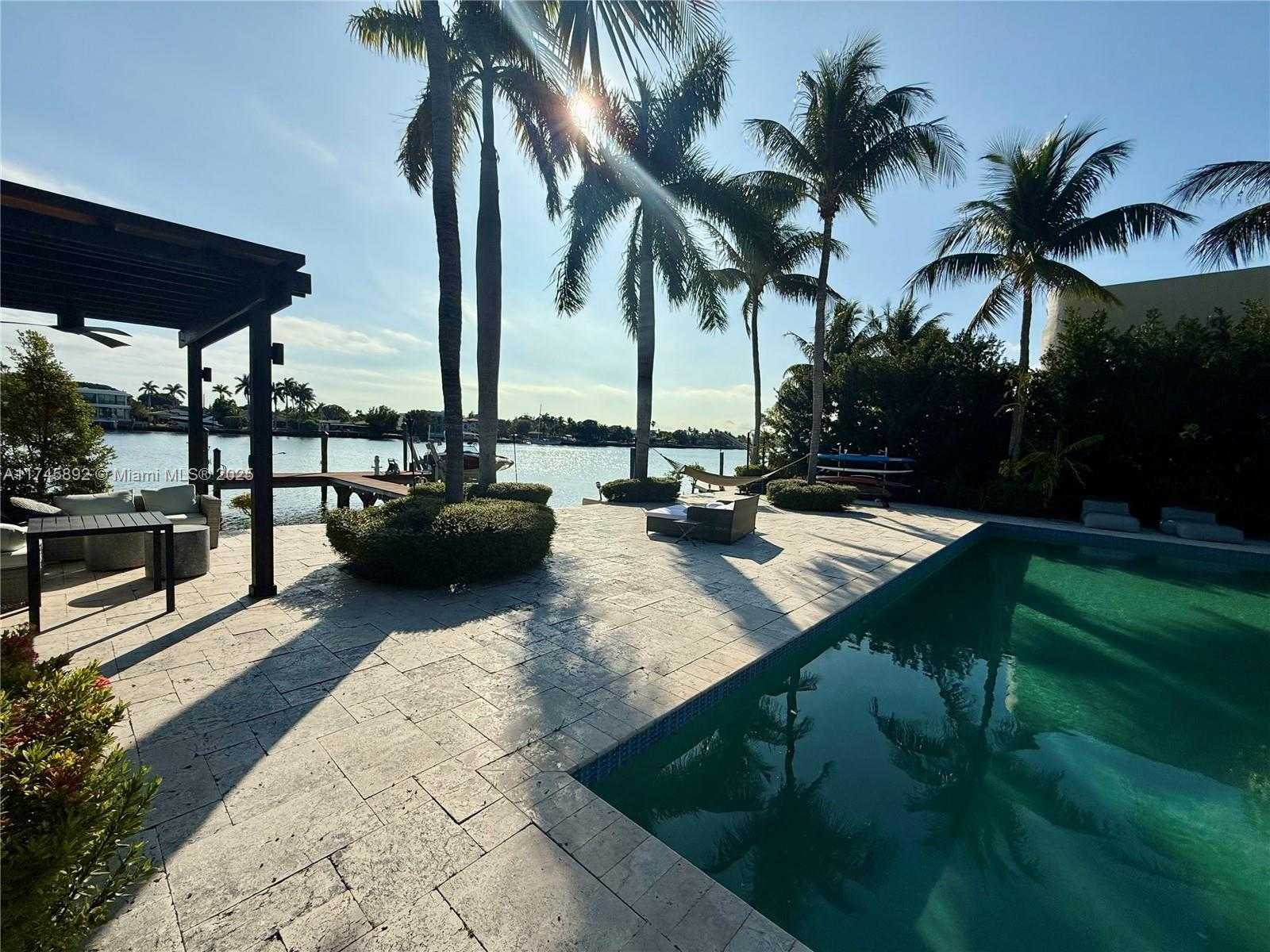 Small Image of 1670 DAYTONIA RD, Miami Beach Number 2