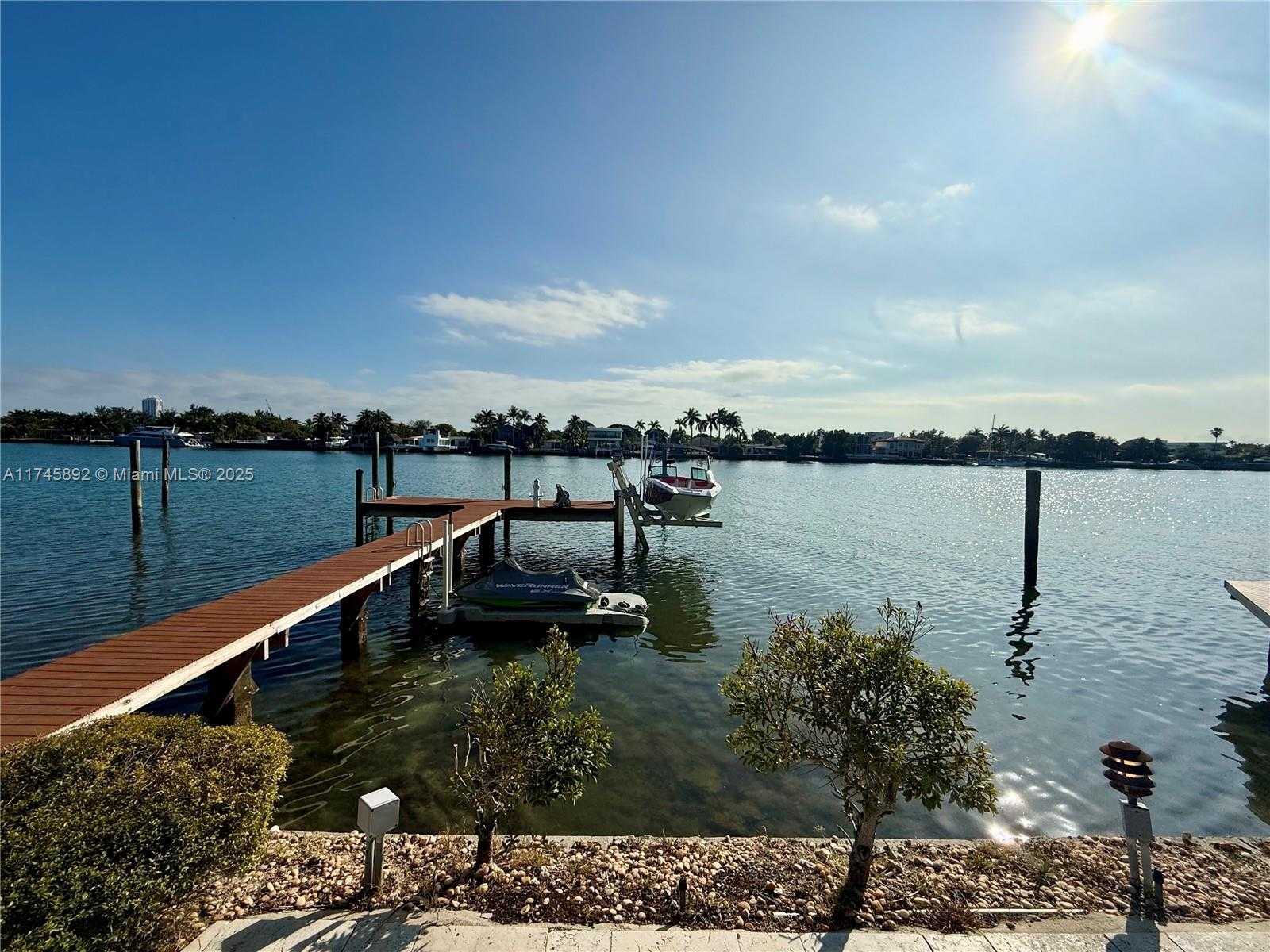 Small Image of 1670 DAYTONIA RD, Miami Beach Number 3