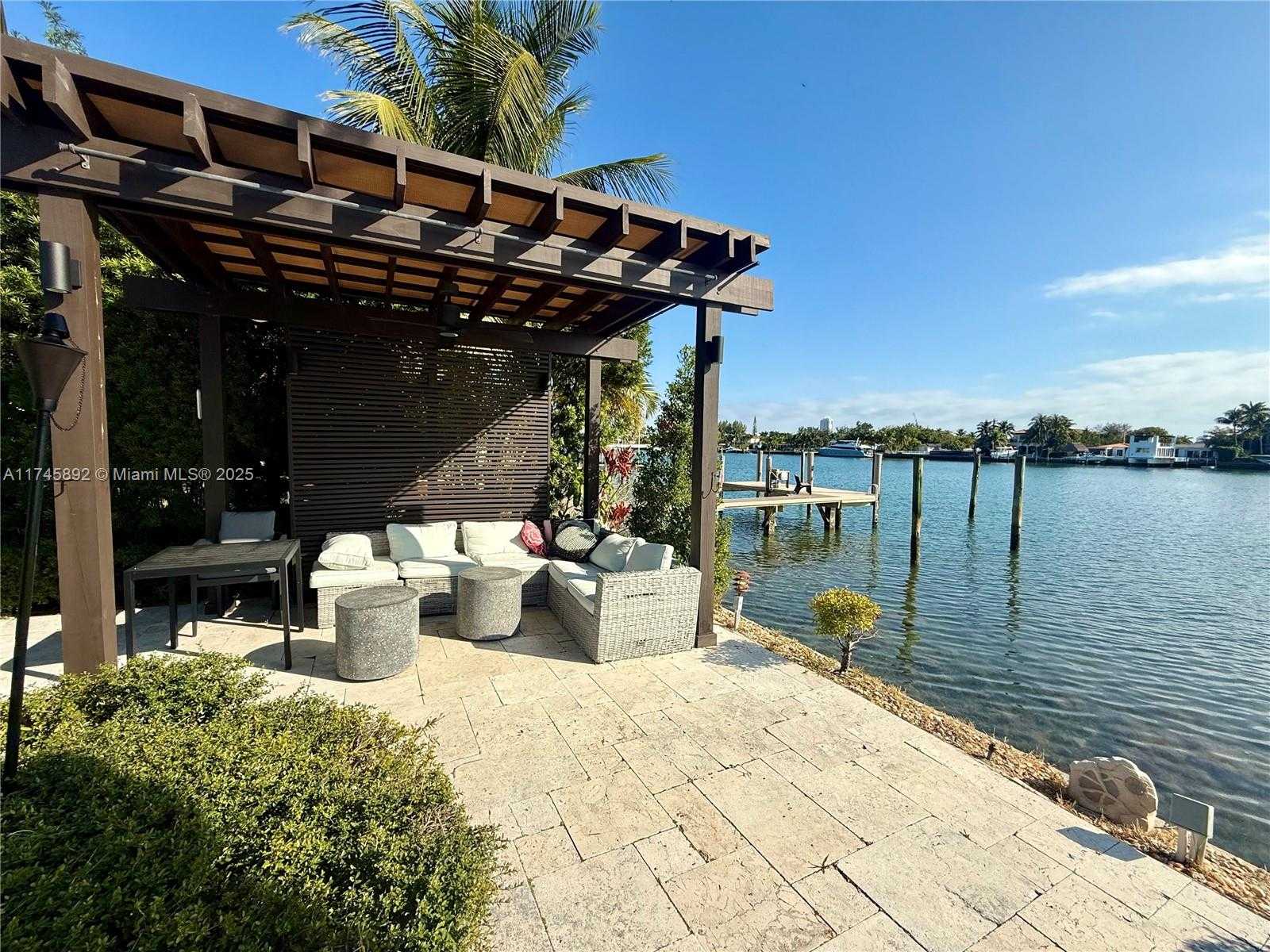 Small Image of 1670 DAYTONIA RD, Miami Beach Number 5