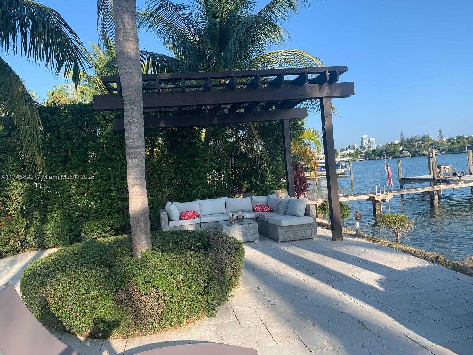 Small Image of 1670 DAYTONIA RD, Miami Beach Number 6