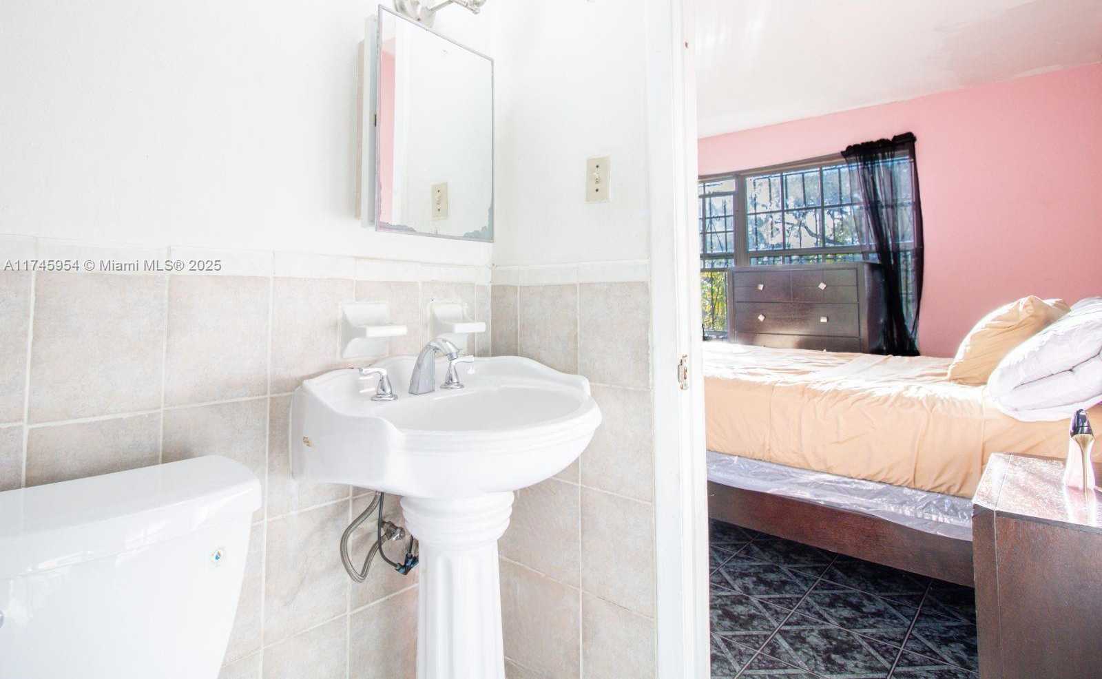 Small Image of 13493 NORTH WEST 8TH AVE, North Miami Number 15