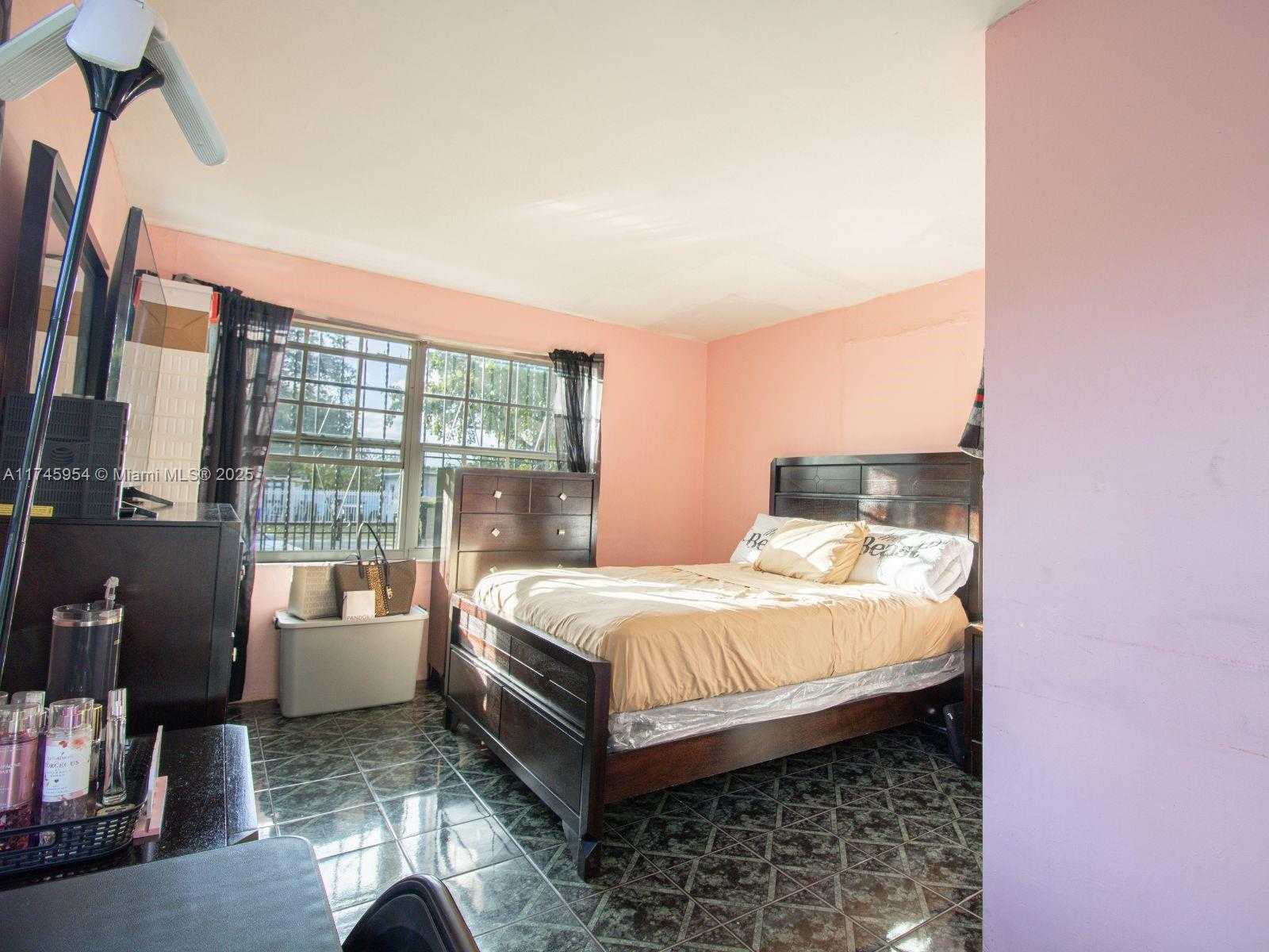 Small Image of 13493 NORTH WEST 8TH AVE, North Miami Number 16