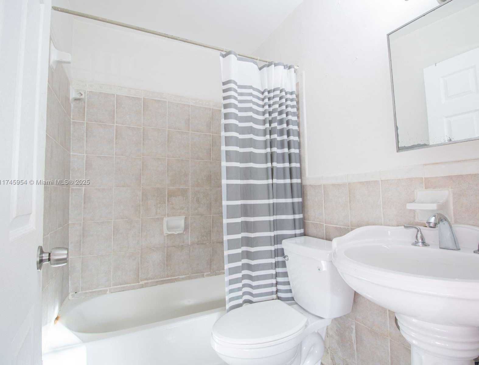 Small Image of 13493 NORTH WEST 8TH AVE, North Miami Number 17