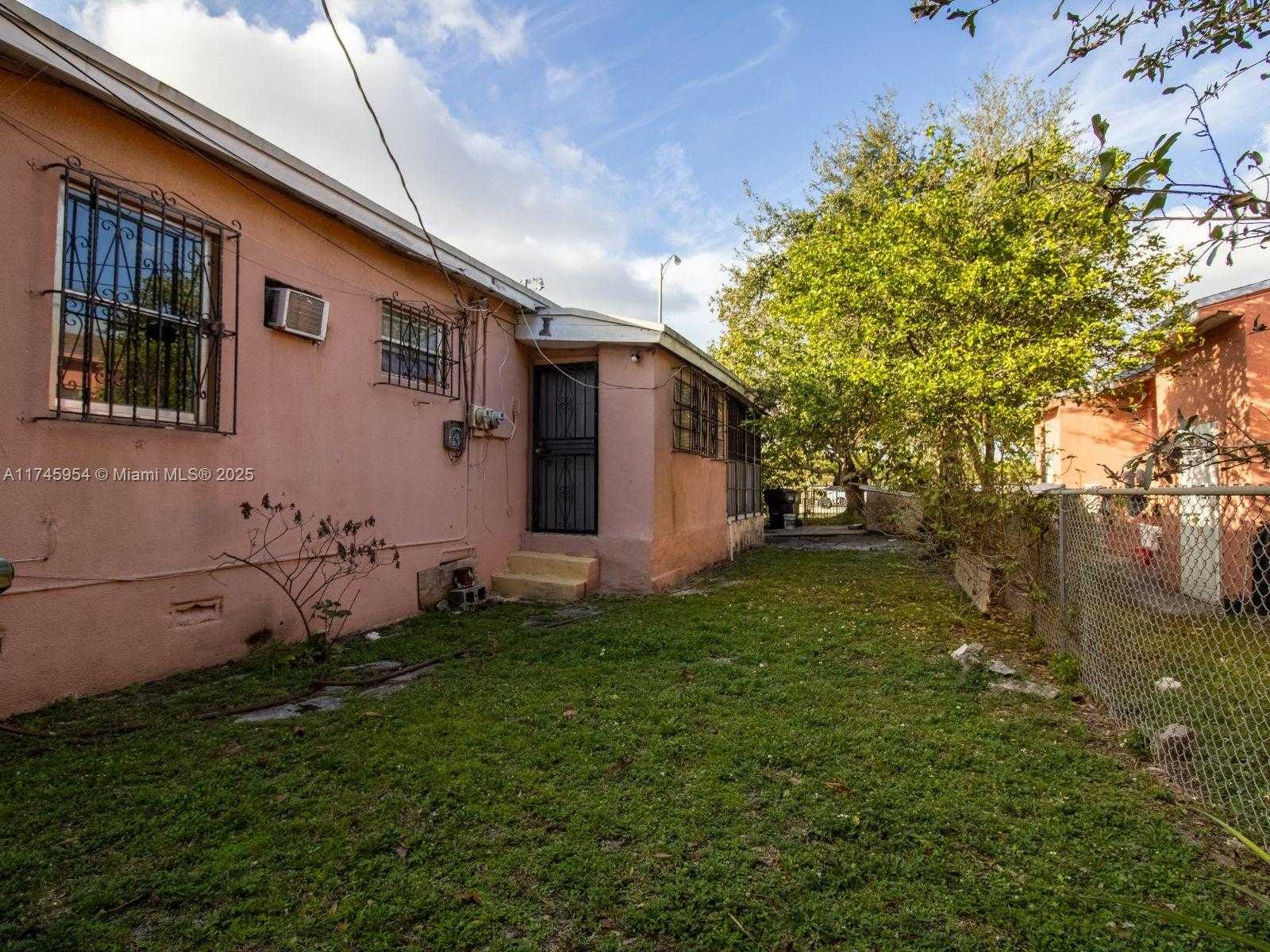Small Image of 13493 NORTH WEST 8TH AVE, North Miami Number 20