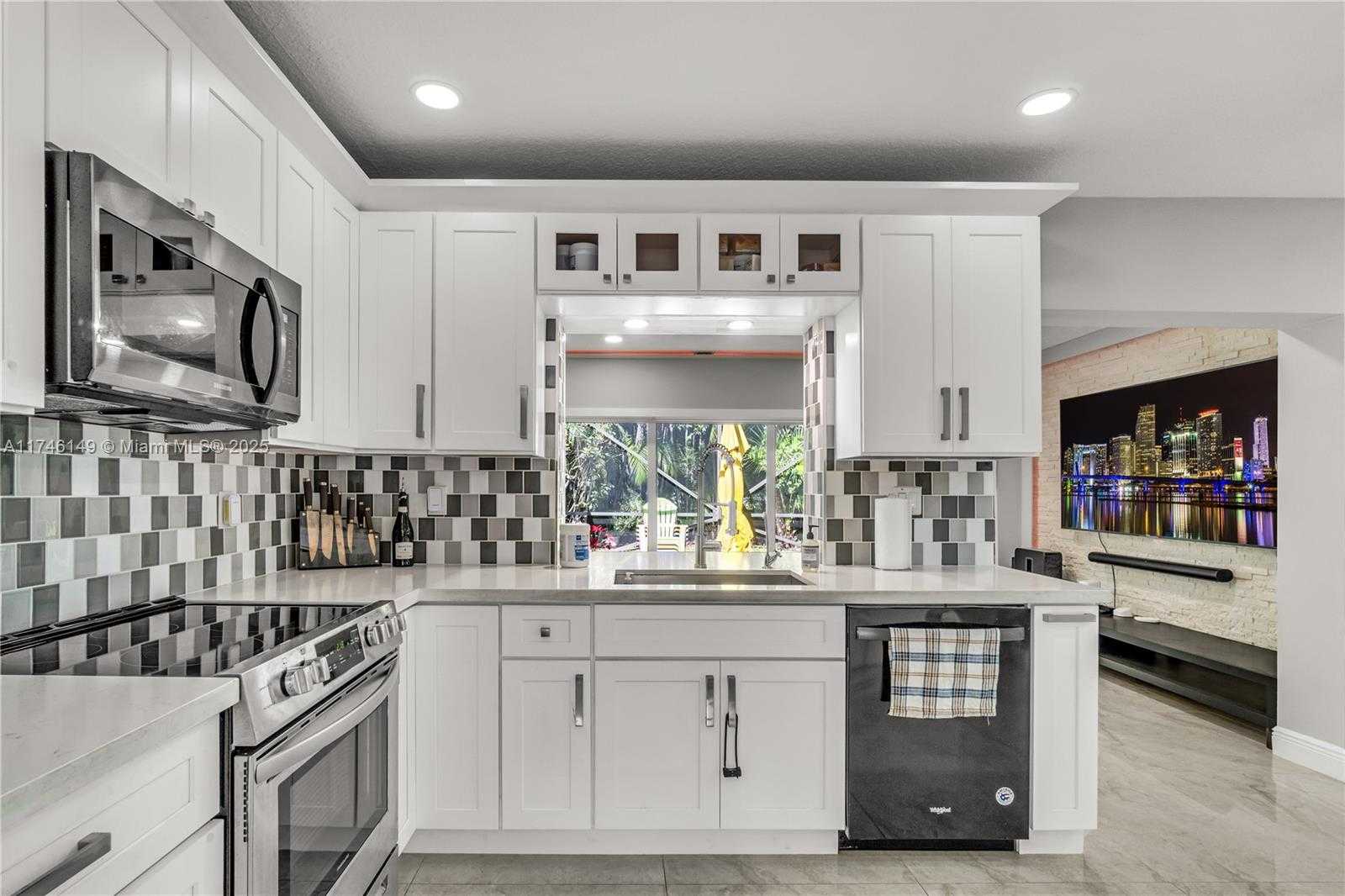 Small Image of 5601 WHITE CEDAR LN, Tamarac Number 10