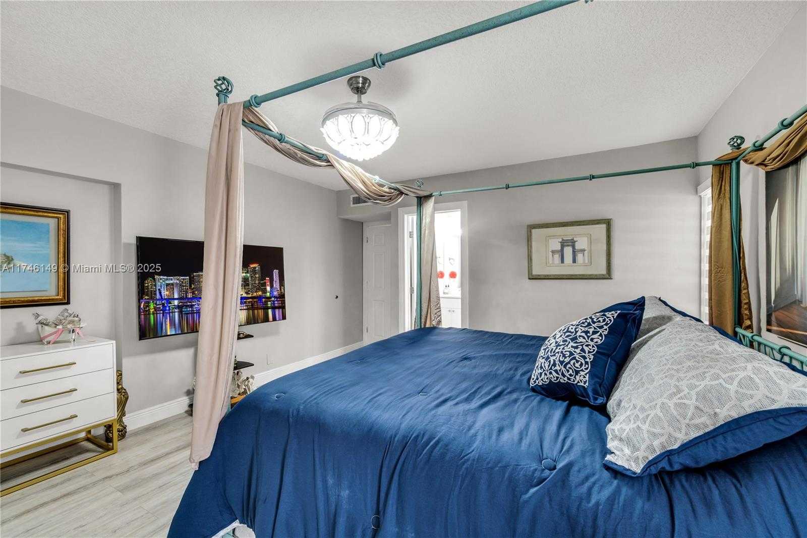 Small Image of 5601 WHITE CEDAR LN, Tamarac Number 13